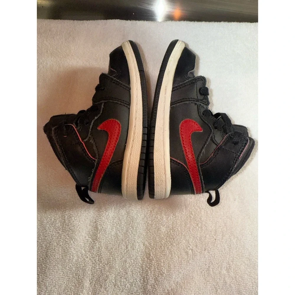 Nike Air‎ Jordan 1 Size 6C Boys Retro Black And Red Sneakers